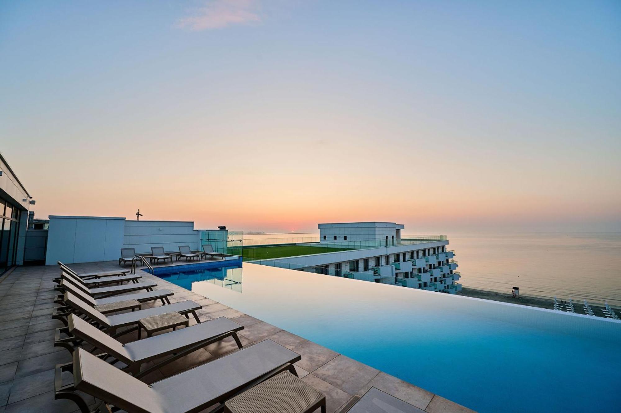 Summer Residence Apartment In Infinity Beach Resort - Parking Mamaia Exterior foto